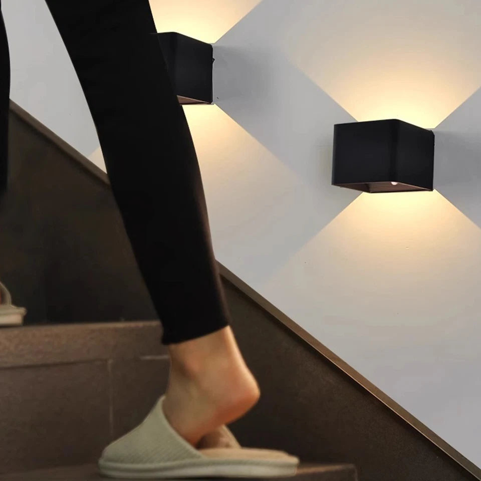 Modern Indoor LED Wall Lamp – Warm White Light, Wall Mounted, IP44 Rated