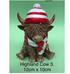 Lesser & Pavey Highland Cow Figurine – Happy Highland Flat Cap Statue for Home Décor & Gifts