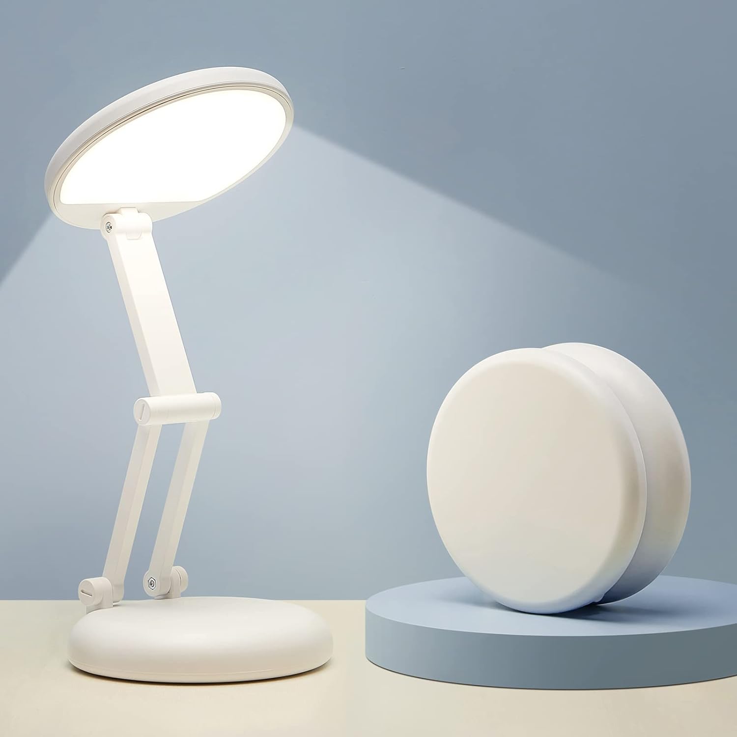 Rechargeable lamp with 3600mAh battery. Dimmable LED, cordless, and ideal for desk or reading.