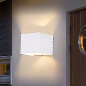 Modern Indoor LED Wall Lamp – Warm White Light, Wall Mounted, IP44 Rated