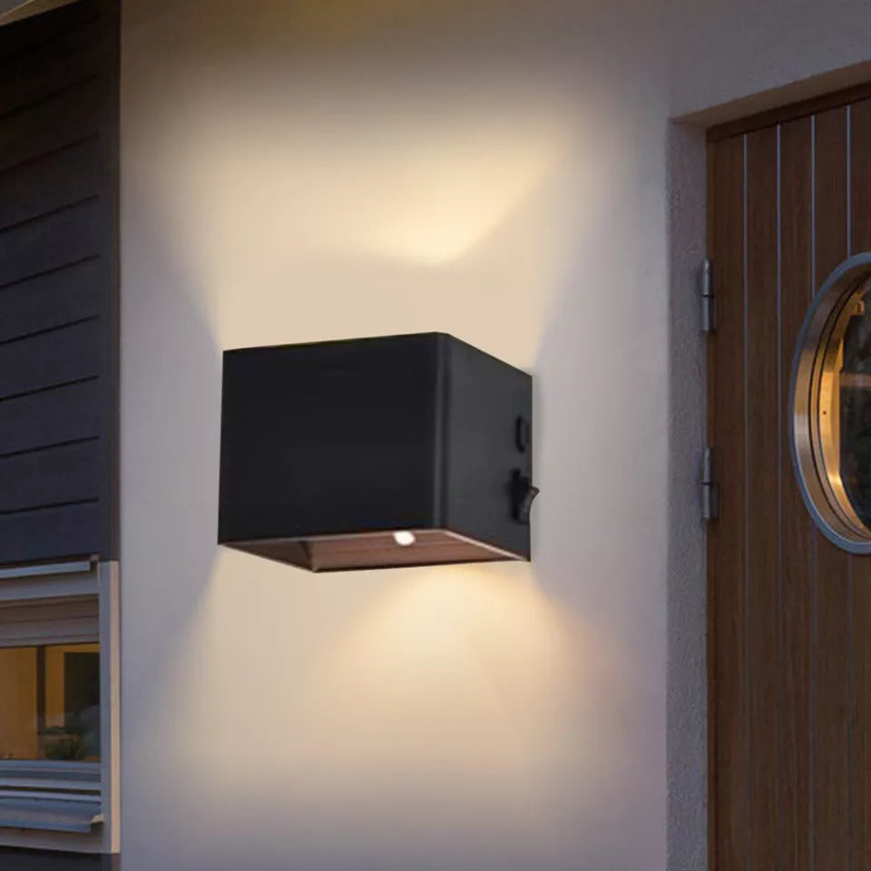 Modern Indoor LED Wall Lamp – Warm White Light, Wall Mounted, IP44 Rated