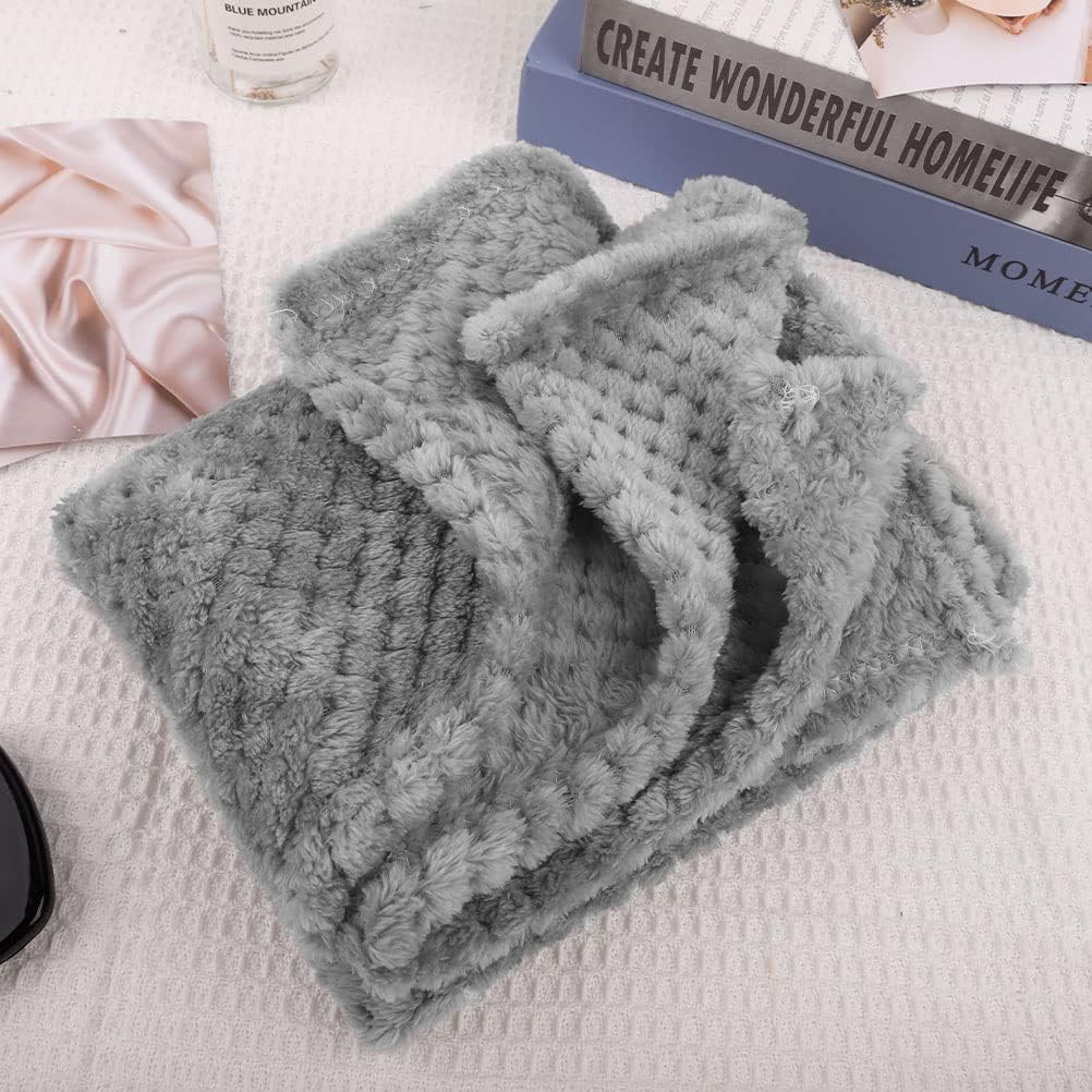 Medo Small Flannel Pet Blanket, Soft Warm Fuzzy Bed Cover for Dogs & Cats, Grey 45x65cm