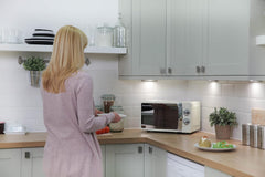 17L 700W Cream Solo Microwave with 5 Power Levels, Timer & Defrost