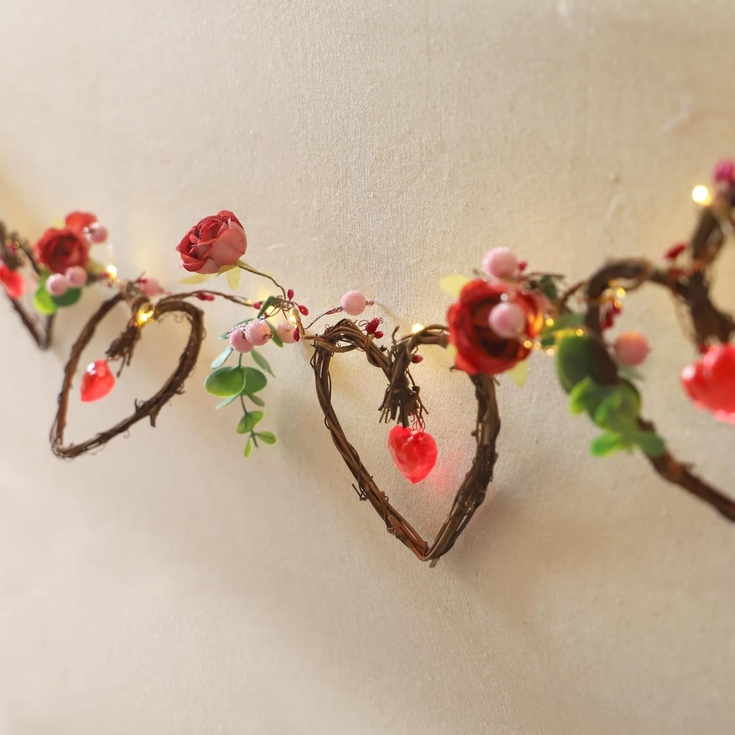 Valentine’s Day Rattan Heart Garland String Lights, 6.5FT 25 LED Battery Operated Indoor Decorative Lights for Home and Wedding