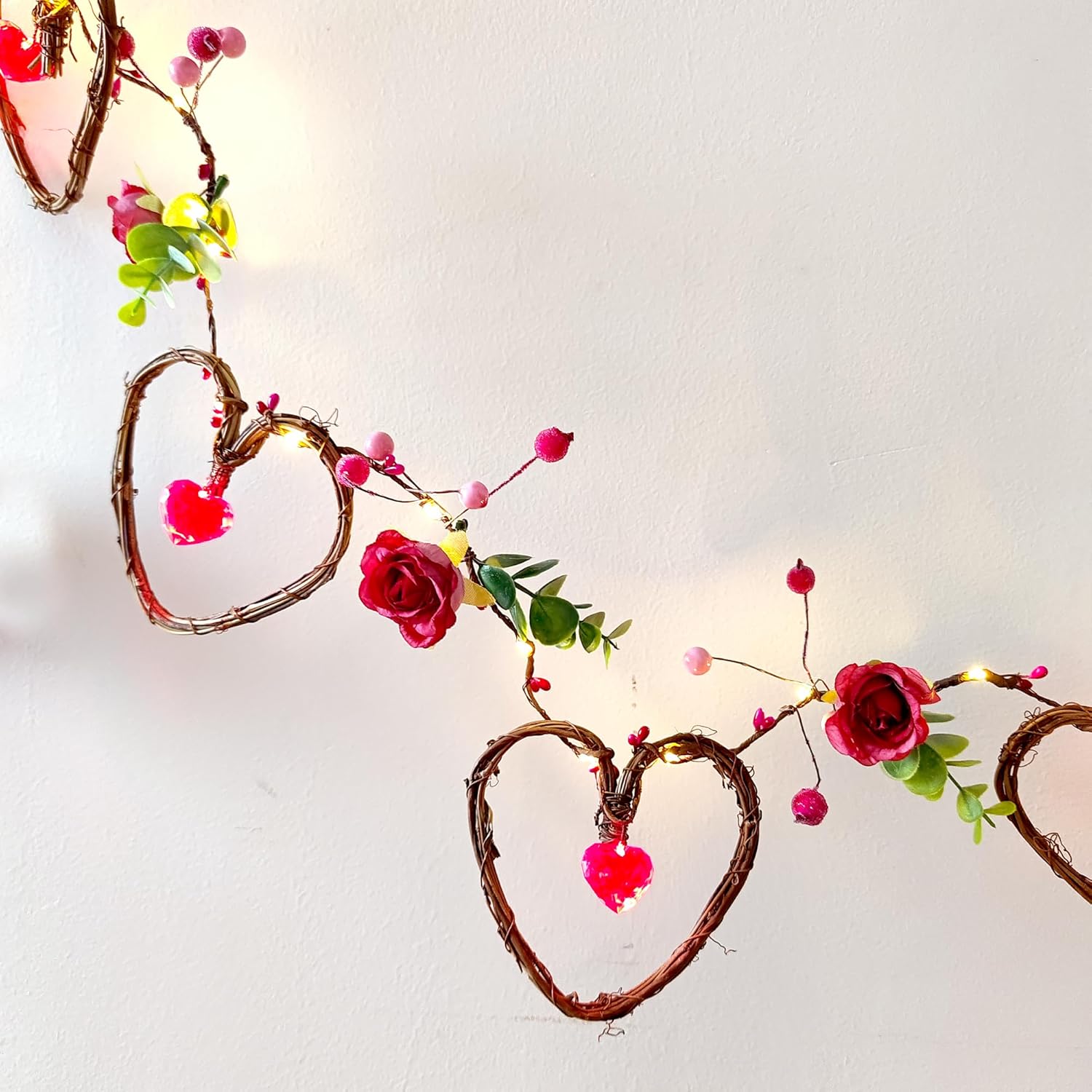 Valentine’s Day Rattan Heart Garland String Lights, 6.5FT 25 LED Battery Operated Indoor Decorative Lights for Home and Wedding