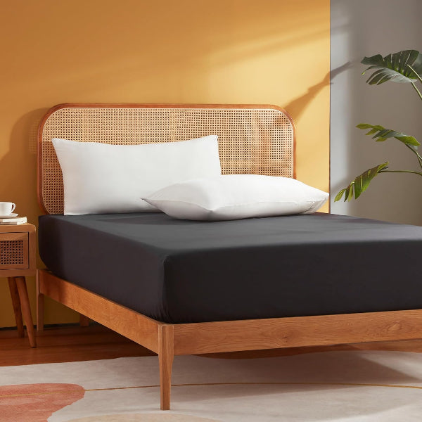 Black Fitted Sheet – Soft Brushed Microfibre, Easy Care, Shrink & Fade Resistant 90x190+30cm