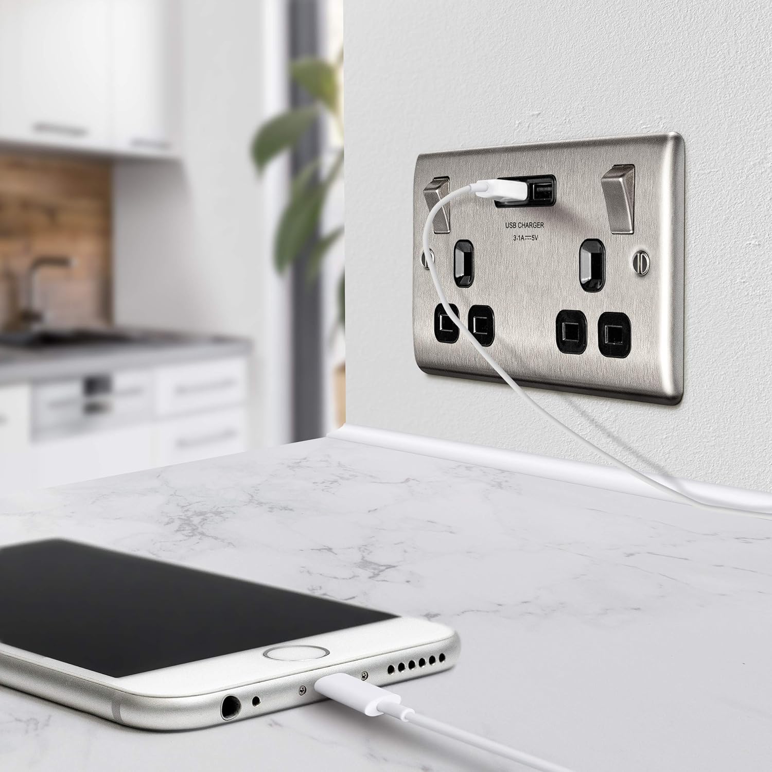BG Electrical Double Switched Power Socket with 2 USB Ports