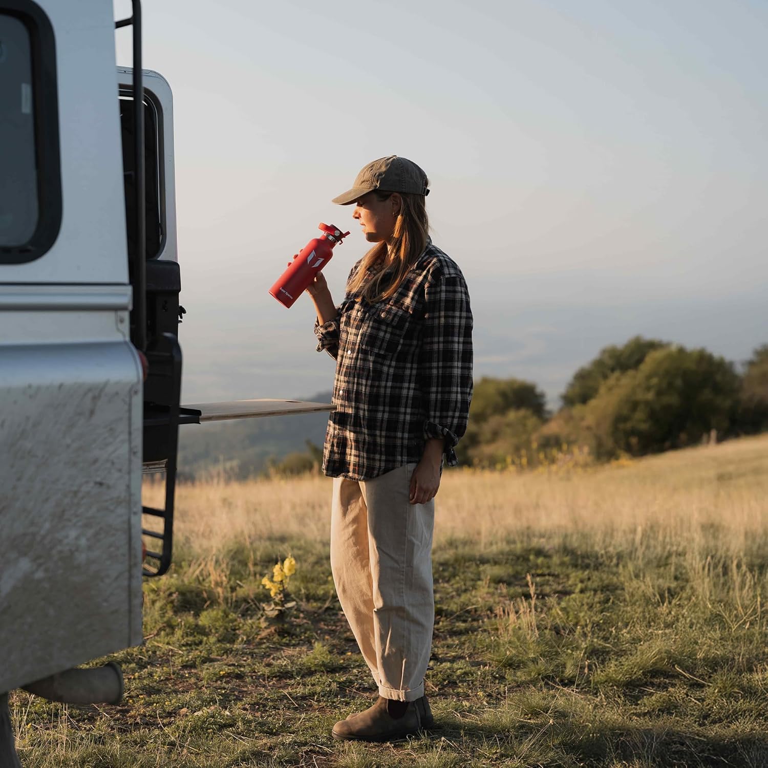 Insulated Stainless Steel Water Bottle – Leakproof FlipFlow Flask with Straw Lid