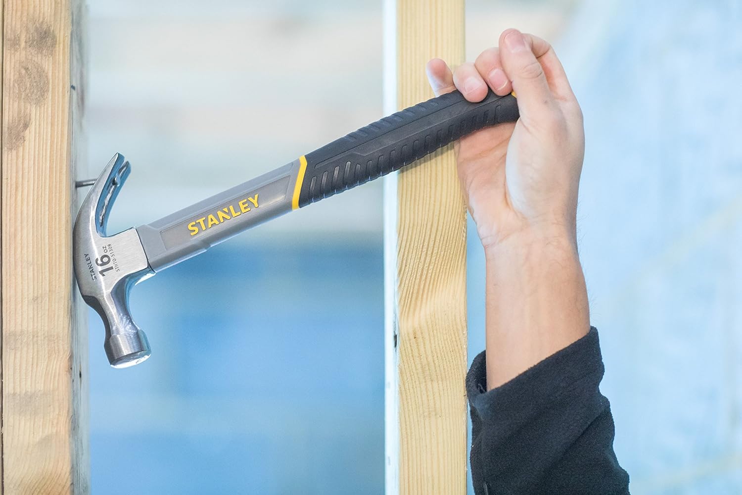 STANLEY 20oz. Curved Claw Fibreglass Hammer, High-Carbon Steel, Vibration Dampening, Ergonomic Anti-Slip Grip, 570g, STHT0-51310