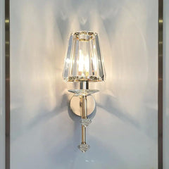 Wall-mounted lamp with crystal shade 