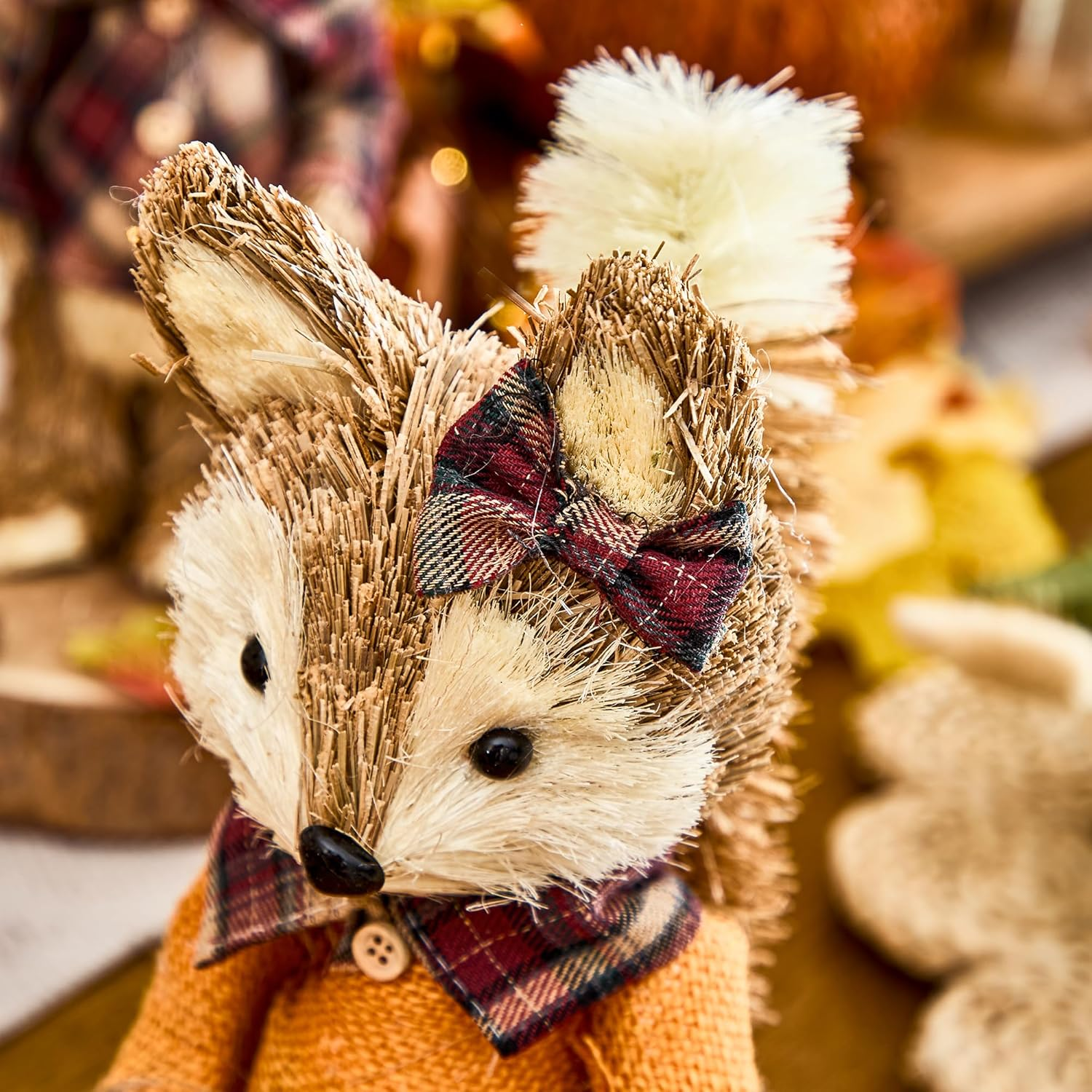 Benross Handcrafted Mrs. Fox Straw Figurine – Rustic Autumn Woodland Decoration in Tartan Outfit