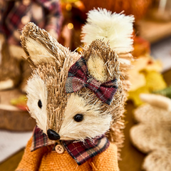 Benross Handcrafted Mrs. Fox Straw Figurine – Rustic Autumn Woodland Decoration in Tartan Outfit